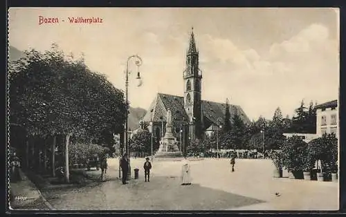 AK Bolzano / Bozen, Waltherplatz mit Kirche
