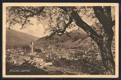 AK Brixen /Südtirol, Ortsansicht mit Platz und Bergblick aus der Vogelschau