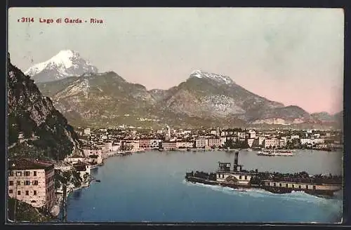 AK Riva /Lago di Garda, Panoramablick auf die Stadt, Salondampfer