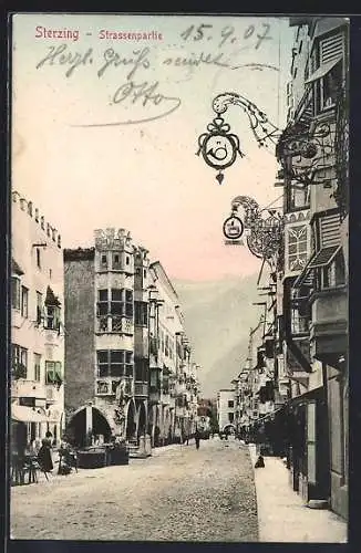 AK Sterzing, Strassenpartie mit Brunnen und Geschäften