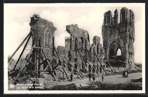 AK Ypres, Ruines 1914-18, Les Halles et le Beffroi