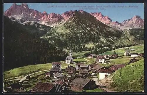 AK Arabba in Buchenstein, Ortsansicht gegen Dolomitenstrasse, Bergglühen