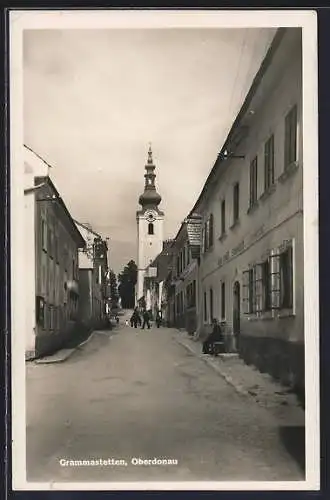 AK Grammastetten /Oberdonau, Strassenpartie zur Kirche