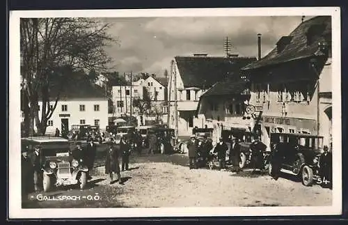 AK Gallspach, Ortspartie mit parkenden Autos und Passanten