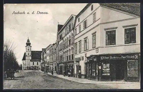 AK Aschach a. d. Donau, Strassenpartie mit Geschäften