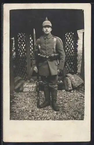 AK Uniformfoto Soldat mit Ersatz-Bajonett