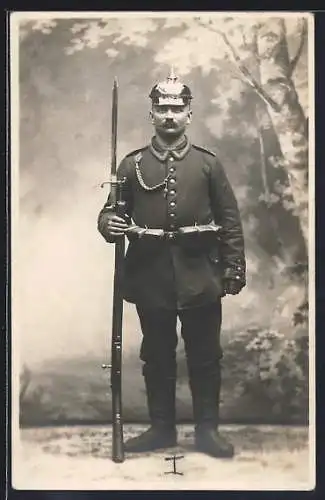 AK Uniformfoto Soldat mit Bajonett 71