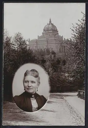 Foto-AK Mainz, Blick zum Stadttheater, Frauenportrait