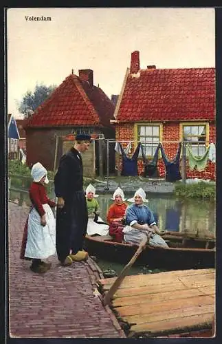 Künstler-AK Photochromie Nr. 4457: Mann mit Mädchen am Ufer und drei Frauen im Boot