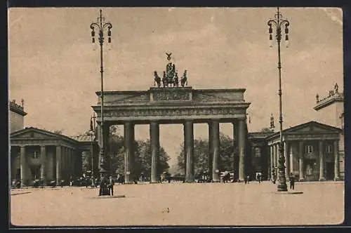 AK Berlin, Blick auf das Brandenburger Tor vom Pariser Platz aus