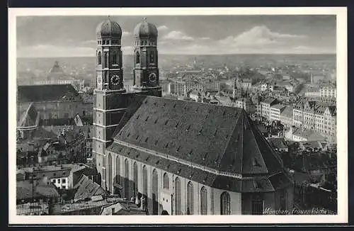 AK München, Totalansicht mit Frauenkirche