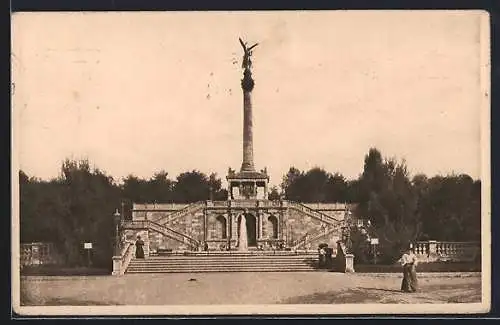AK München, Prinzregentenstrasse mit Friedensdenkmal