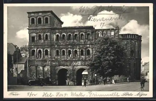 AK Trier, Porta Nigra mit Radfahrer