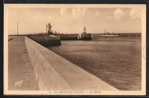 AK La Rochelle-Pallice, Les Jetées, Leuchtturm