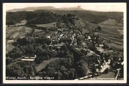 AK Castell /Mainfr., Teilansicht mit Kirche, Fliegeraufnahme