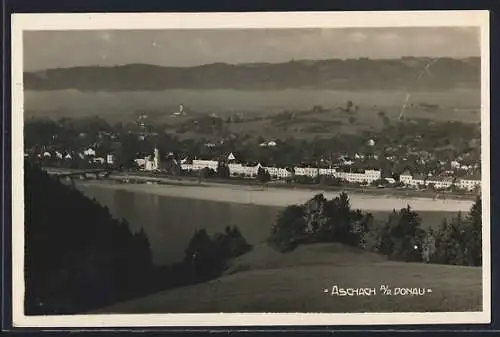 AK Aschach a. d. Donau, Totalansicht mit Bergen