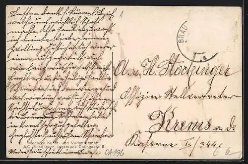 AK Braunau a. Inn, Stadtplatz v. Rathausturm gesehen, Brunnen, Leute