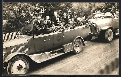 Foto-AK Benz Busse mit Passagieren auf einer Rundfahrt