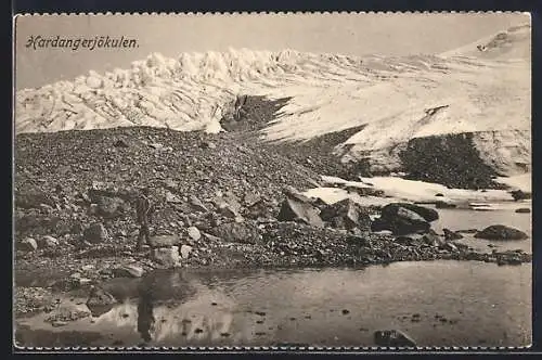 AK Hardangerjökulen, Gletscher-Panorama mit See und Wanderer