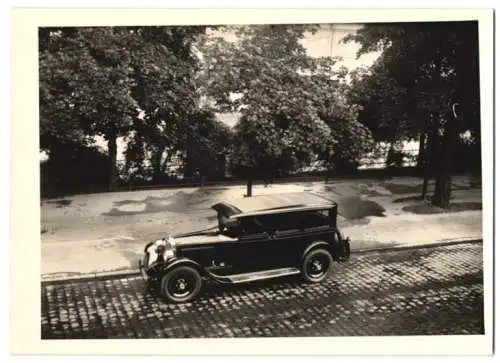 Fotografie Auto Standard Limousine, PKW mit Weinberger Karosserie vor der Fabrik Zeppelinstrasse 71 in München