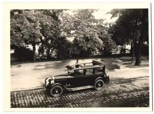 Fotografie Auto Standard Limousine, PKW mit Weinberger Karosserie vor der Fabrik Zeppelinstrasse 71 in München