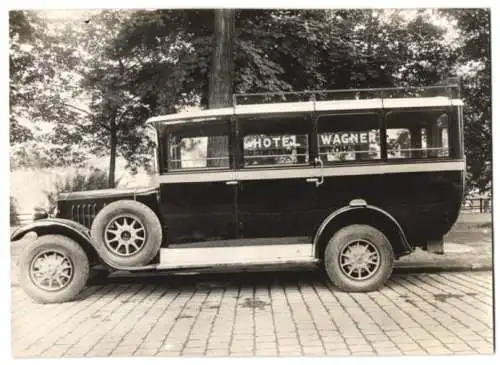 Fotografie Bus, Omnibus für das Hotel Wagner mit Weinberger Aufbau in der Zeppelinstrasse 71 in München