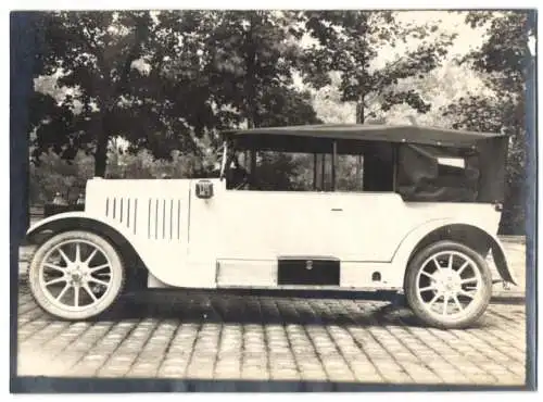 Fotografie Auto Landaulet TAXI, PKW mit Weinberger Karosserie vor der Fabrik Zeppelinstrasse 71 in München