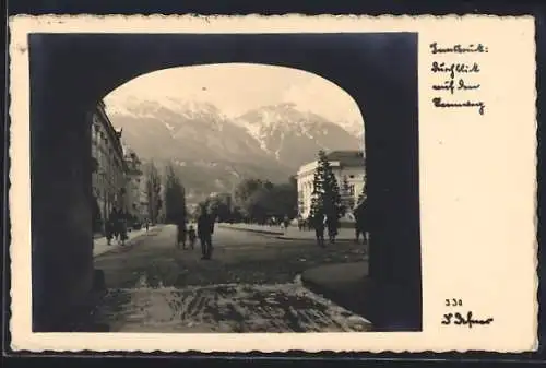 Foto-AK Adalbert Defner: Innsbruck, Tordurchblick auf den Rennweg