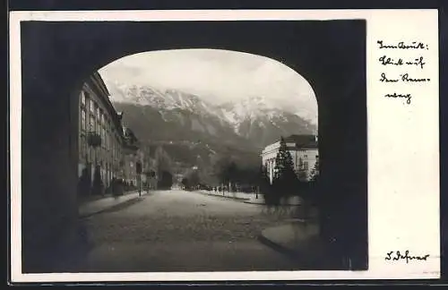 Foto-AK Adalbert Defner: Innsbruck, Tordurchblick auf den Rennweg