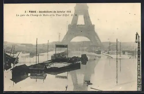 AK Paris, inondations de janvier 1910, la gare du champ de Mars et la tour Eiffel