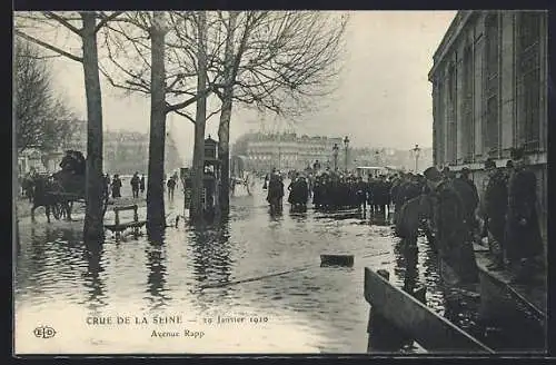 AK Paris, Crue de la Seine Janvier 1910, Avenue Rapp, vom Hochwasser überschwemmte Strasse