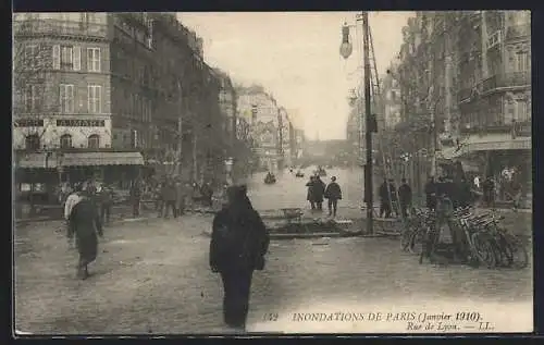 AK Paris, inondations 1910, rue de Lyon, Fahrräder, Hochwasser