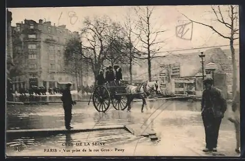 AK Paris, crue de la Seine, vue prise de la rue Gros, Passy, Pferdewagen bei Hochwasser