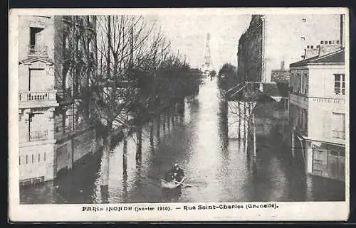 AK Paris, inondations de janvier 1910, rue Saint-Charles, Boot bei Hochwasser, Eiffel-Turm