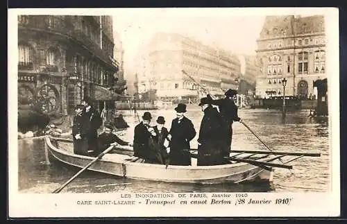 AK Paris, Inondation de la Seine 1910, Gare Saint-Lazare, transport en canot Berton