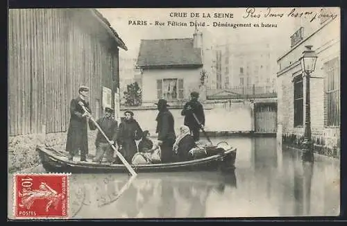 AK Paris, Crue de la Seine, Rue Félicien David, Déménagement en bateau