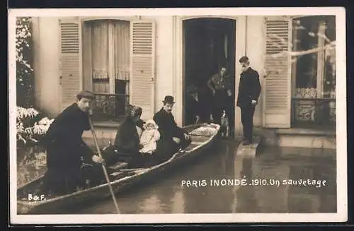 AK Paris, Inondation 1910, Un sauvetage