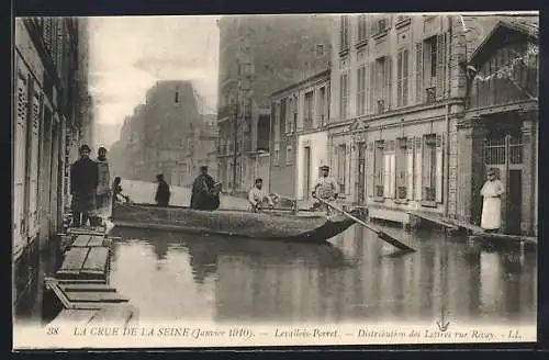 AK Levallois-Perret, La Crue de la Seine, Distribution des Lettres rue Rivay 1910, überschwemmte Strasse durch Hochwasser