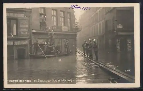 AK Paris, Inondation 1910, Un Sauvetage Quai de la Tournelle