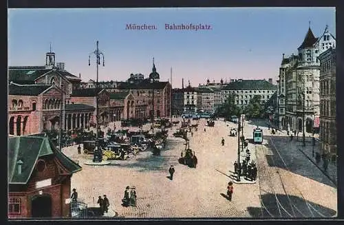 Künstler-AK München, Bahnhofsplatz bei Dämmerung