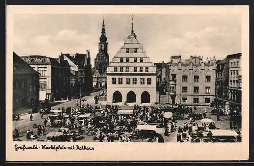 AK Greifswald, Marktplatz mit Rathaus aus der Vogelschau