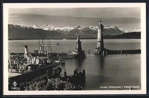 AK Lindau /Bodensee, Hafeneinfahrt mit Leuchtturm