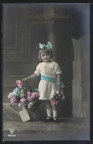 Foto-AK HB 8293 /4: Junges Mädchen mit einem Blumenkorb