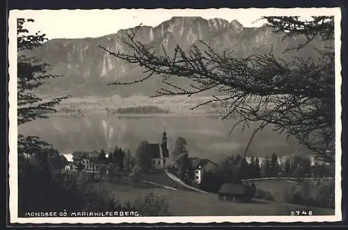 AK Mondsee, Teilansicht mit kleiner Kirche und Mariahilferberg