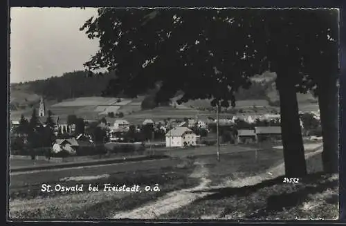 AK St. Oswald bei Freistadt, Ortsansicht von einem Wanderweg aus