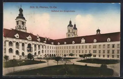 AK Stift St. Florian, Hof mit Stiegenhaus