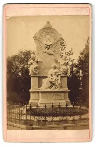 Fotografie unbekannter Fotograf, Ansicht Bonn, das Schumann Denkmal auf dem Friedhof