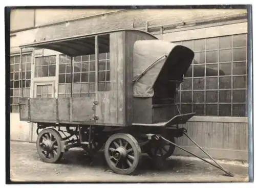 Fotografie Kutschwagen & LKW-Anhänger mit Überdachung, Wagenfabrik Karl Weinberger Zeppelinstrasse 71 in München