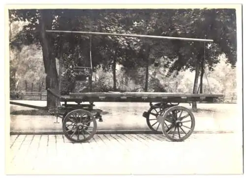 Fotografie Pritschenwagen / Kutschwagen mit Planengestell, Wagenfabrik Karl Weinberger Zeppelinstrasse 71 in München