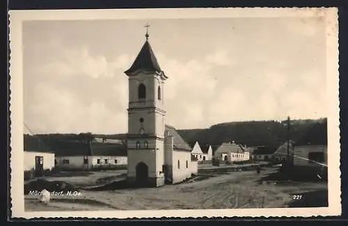 AK Rosenburg-Mold, Mörtersdorf, Strassenpartie mit Kirche und Blick auf Häuser